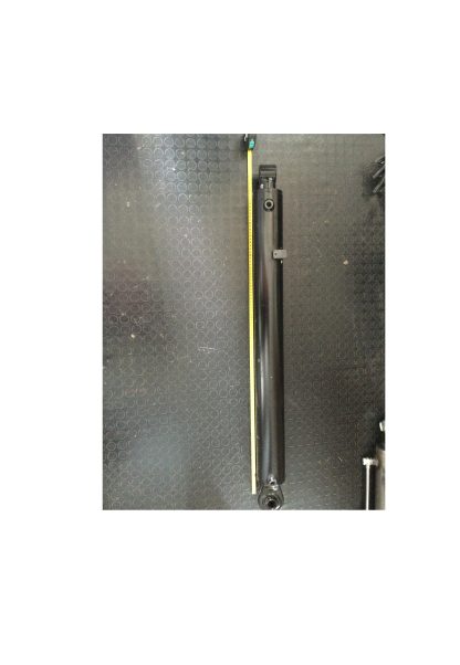 CILINDRO PISTONE  A DOPPIO EFFETTO CON ATTACCHI Alessaggio:90 mm - stelo 50 mm - lunghezza: 1050 mm filetto 3/8"